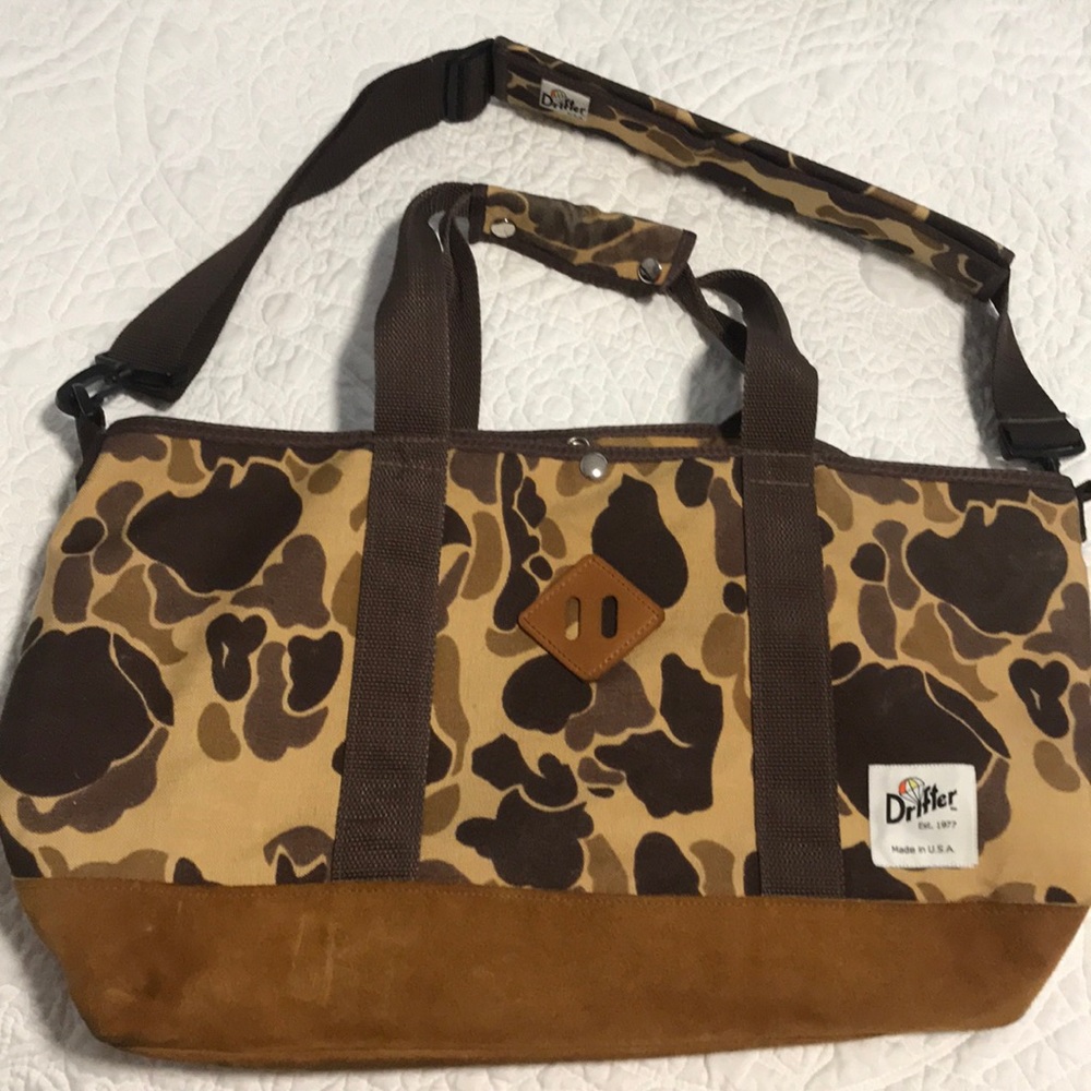 Hex Supple Drifter Camel Camo travel bag